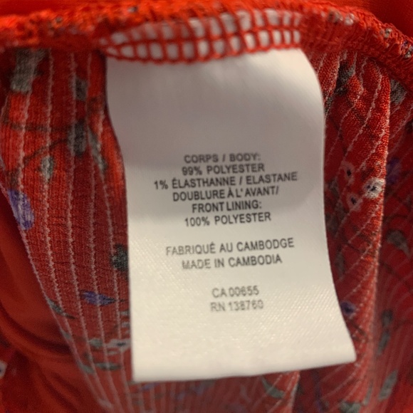 FLIRTY & CUTE NEVER WORN Sweetheart Neckline Ruched Short Sleeve Top! - Picture 5 of 8